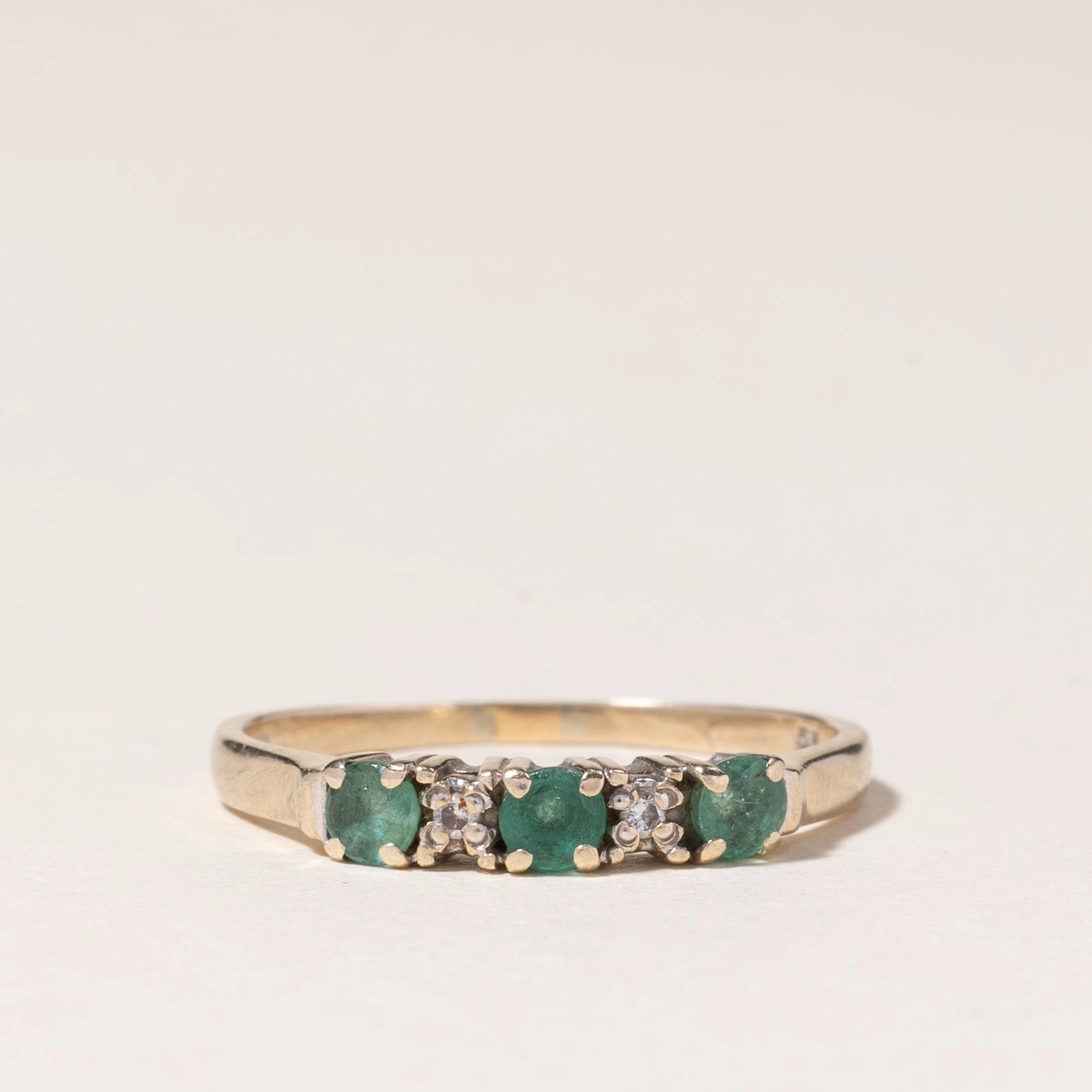 Glam Detail Luxe Pick 14K Yellow Gold Emerald & Diamond Band | 0.23ctw, 0.01ctw | SZ 4.75 |