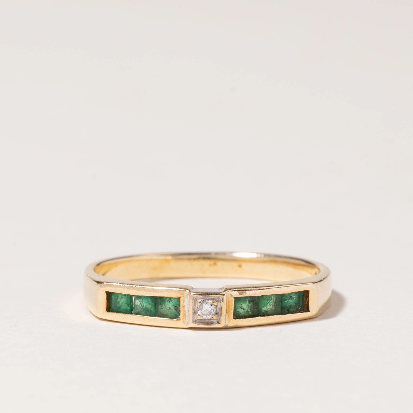 14K Yellow Gold Emerald & Diamond Ring | 0.13ctw, 0.01ct |SZ 6.25 | Exclusive Touch