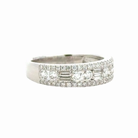 Classic Detail Formal Gathering 18kw 1/2 Way Around Diamond Anniversary Band (0.95cttw)