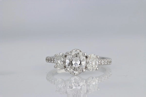 HighEnd Insignia Wonderful Jewelry 3-Stone 1 Ct F/SI1 Lab Grown Oval Diamond Engagement Ring