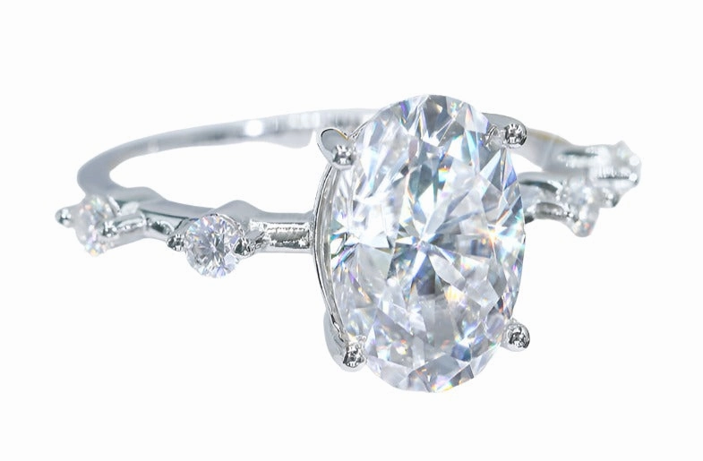 Lightweight Expression Beautiful Embellishment 4.5 Carat Oval Engagement Ring | S925 | Moissanite