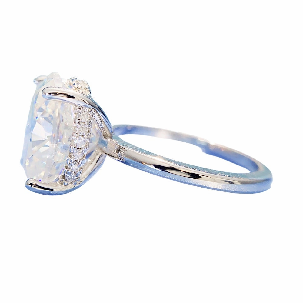 Fashionable Ornament 6 Carat Solitaire Oval Diamond Engagement Ring | S925 | Moissanite