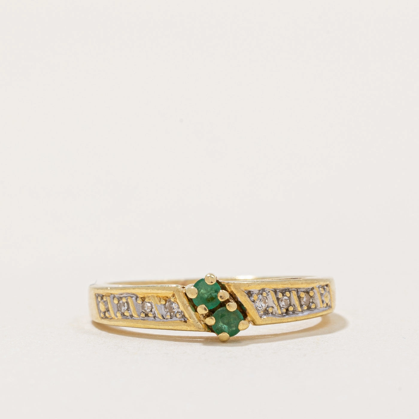 Vibrant Sparkle high contrast Emerald & Diamond Ring | 0.05ctw, 0.03ctw | SZ 4 |