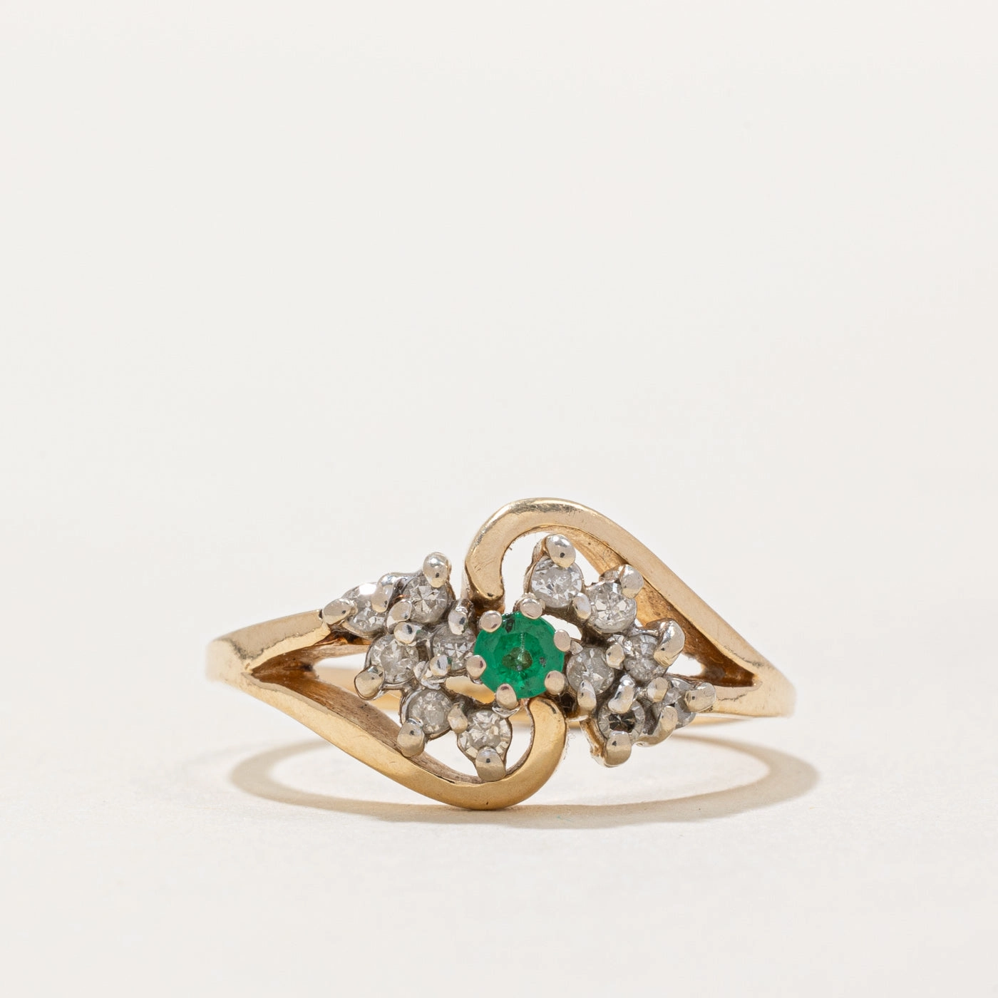 Fashion Gift Custom Craftwork Emerald & Diamond Cluster Ring | 0.06ct, 0.12ctw | SZ 5 |