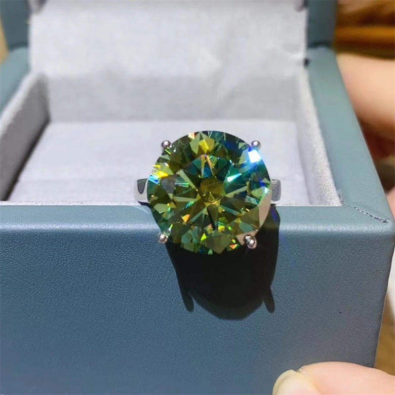 Green Diamond Ring | 18K Gold | Moissanite Amazing Object Urban Present