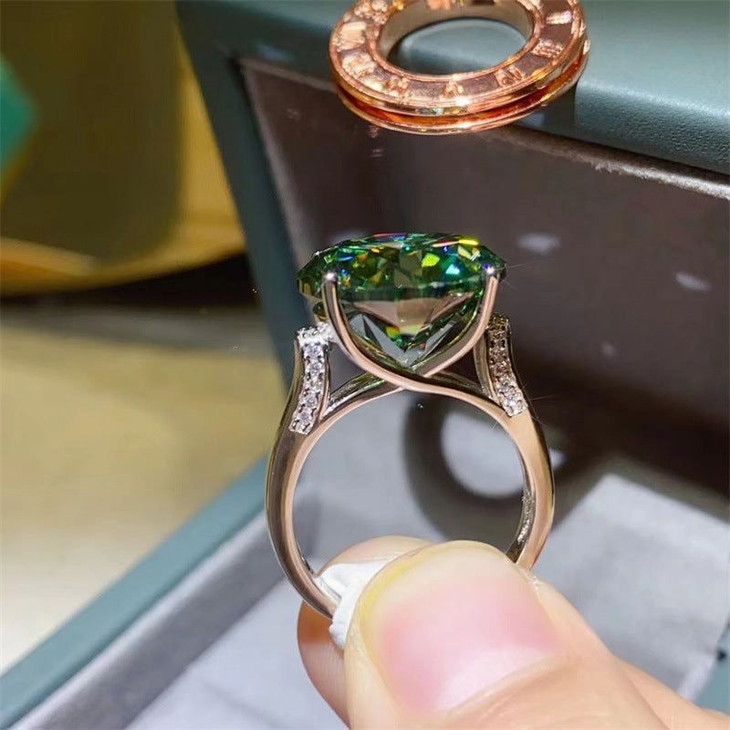 Modern Piece Green Diamond Ring | 18K Gold | Moissanite