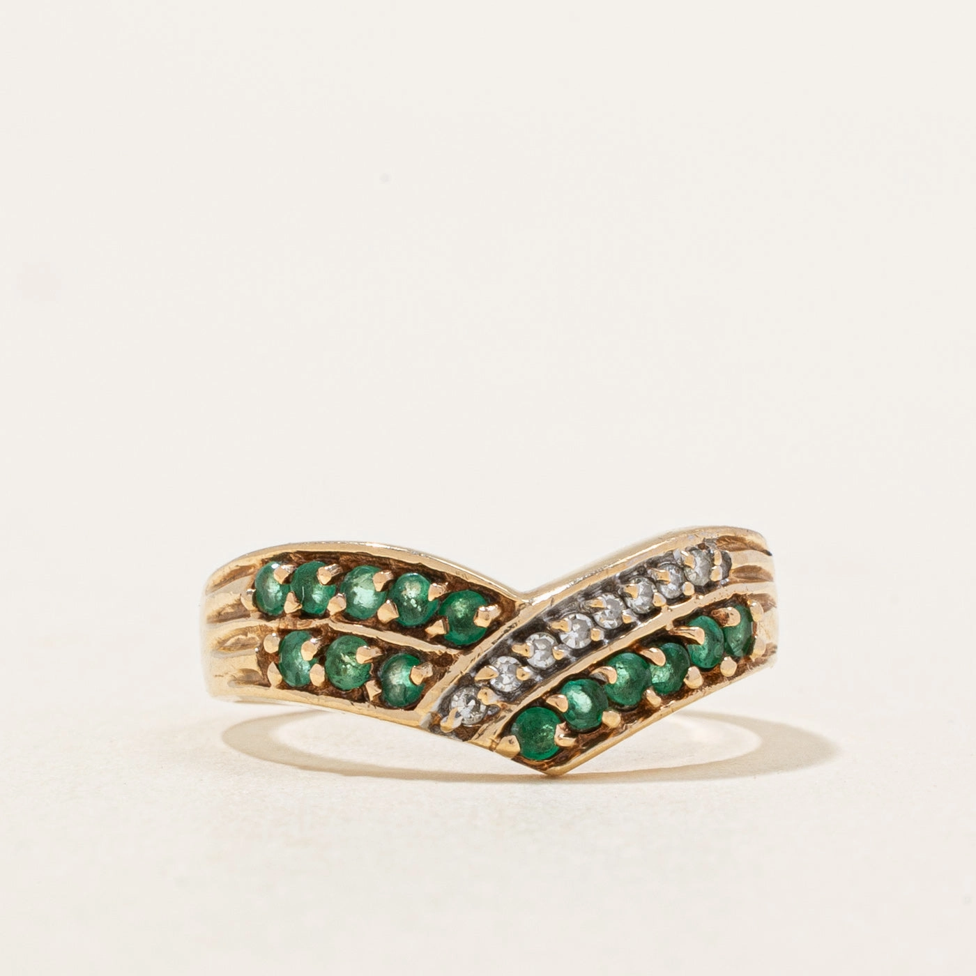 Chevron Emerald & Diamond Ring | 0.28ctw, 0.05ctw | SZ 5.5 | Chic Mood