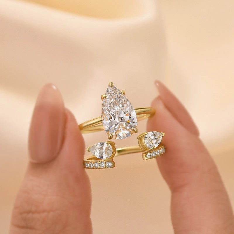 Versatile Sparkle 4.0 Ct Pear Cut Insert Wedding Ring Set In Sterling Silver For Women