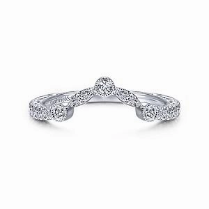 CURVED DIAMOND WEDDING BAND Everyday Glam Sturdy Object