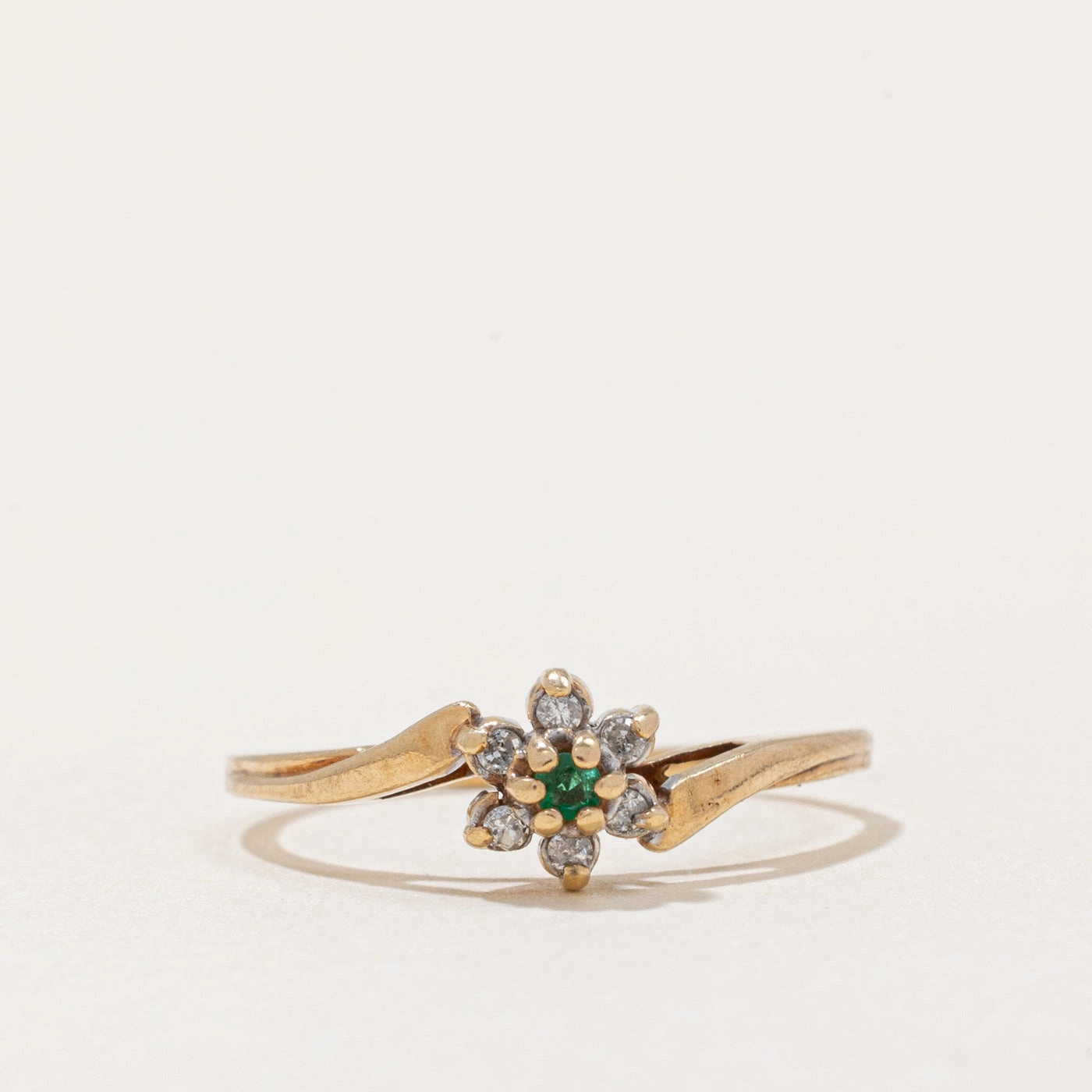 Diamond & Emerald Ring | 0.03ctw, 0.01ct | SZ 4.5 | Impressive Finish