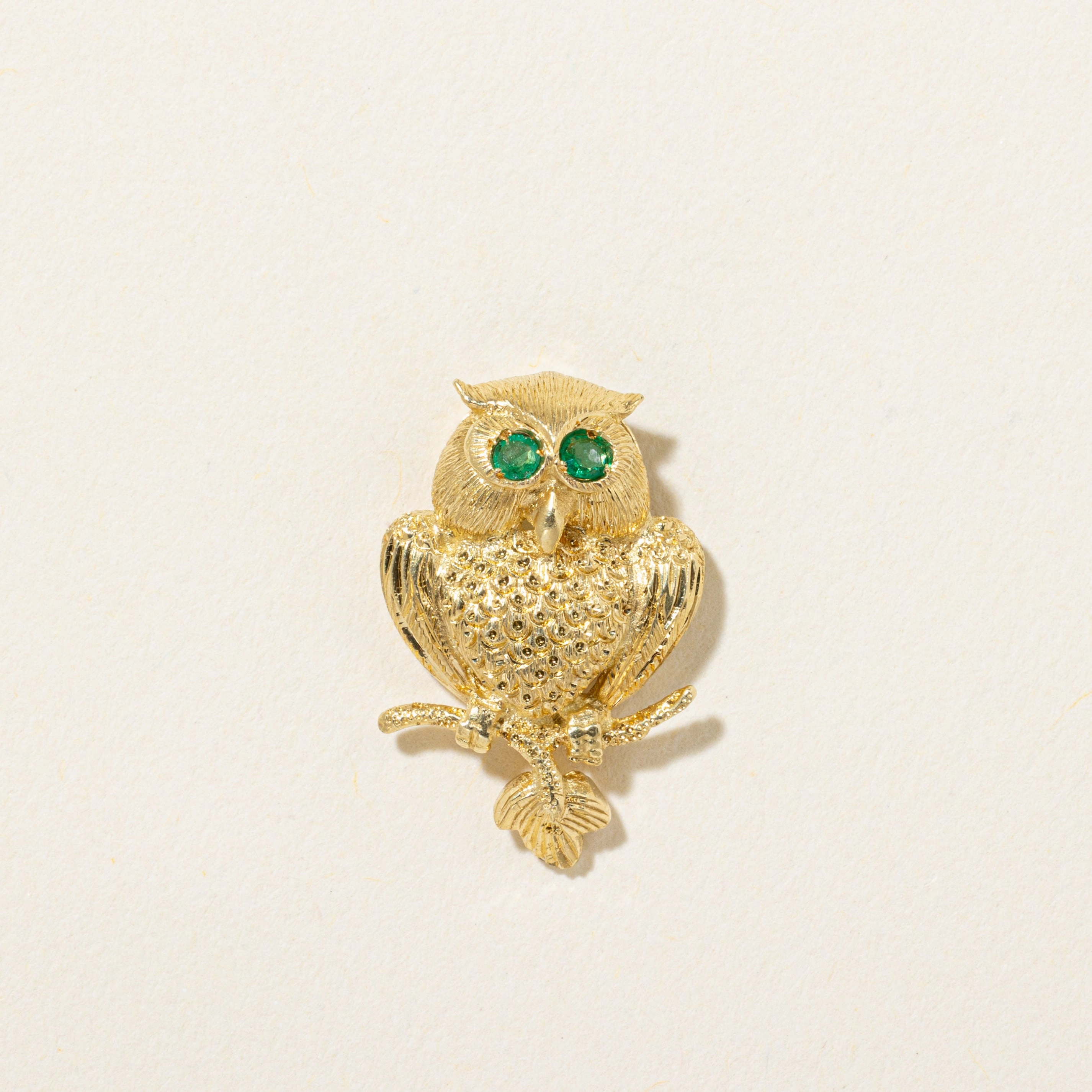 Signature Accent Dainty Edge 18k Emerald Textured Perched Owl Pendant | 0.02ctw
