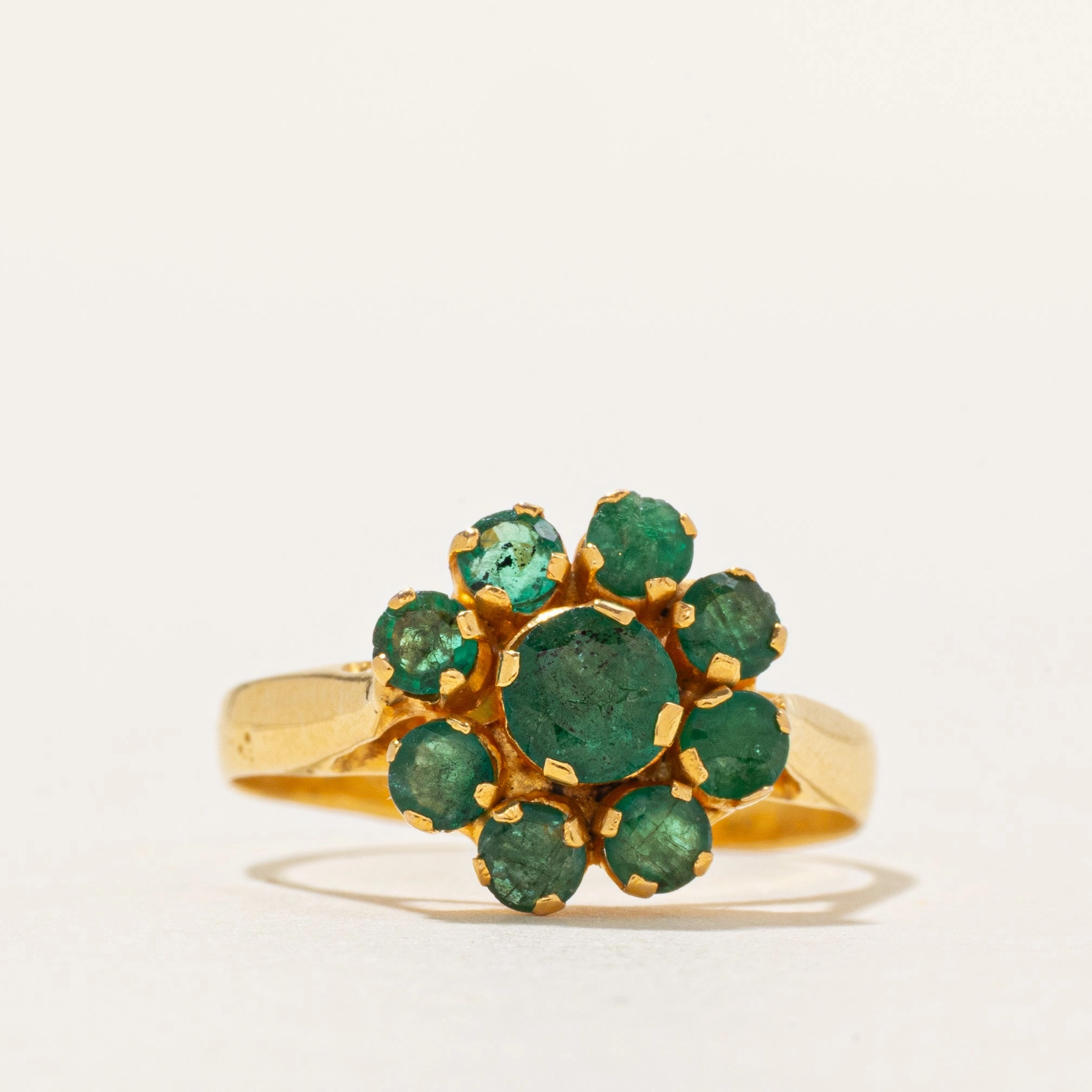 Vibrant Touch Pieces Elegant Shine Finish 18k Emerald Floral Cluster Ring | 0.71ctw | SZ 5.5