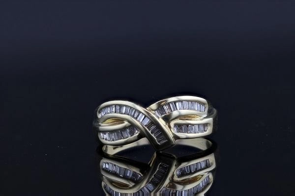 Estate 10K Yellow Gold Overlapping Channel Set Baguette .75 Cttw Diamond Ring Bold Color