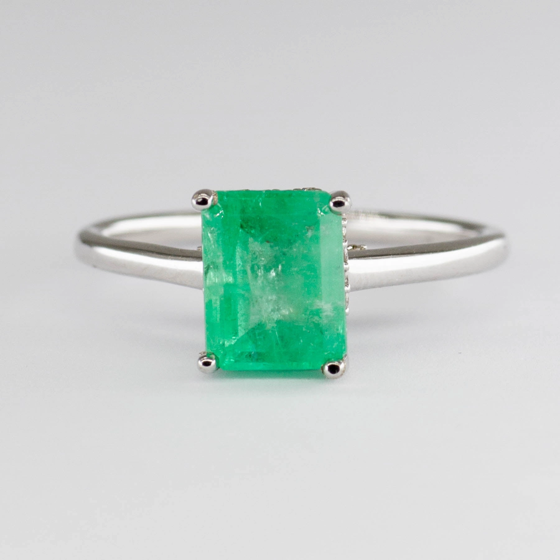 Flawless Detail Signature Charm Emerald & Diamond Ring | 1.54ct, 0.10ctw | SZ 6.5 |