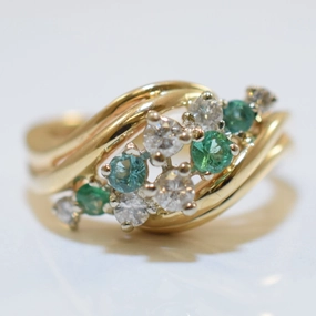 Luxe Design Emerald & Diamond Ring | 0.25ctw, 0.28ctw | SZ 6.5 |