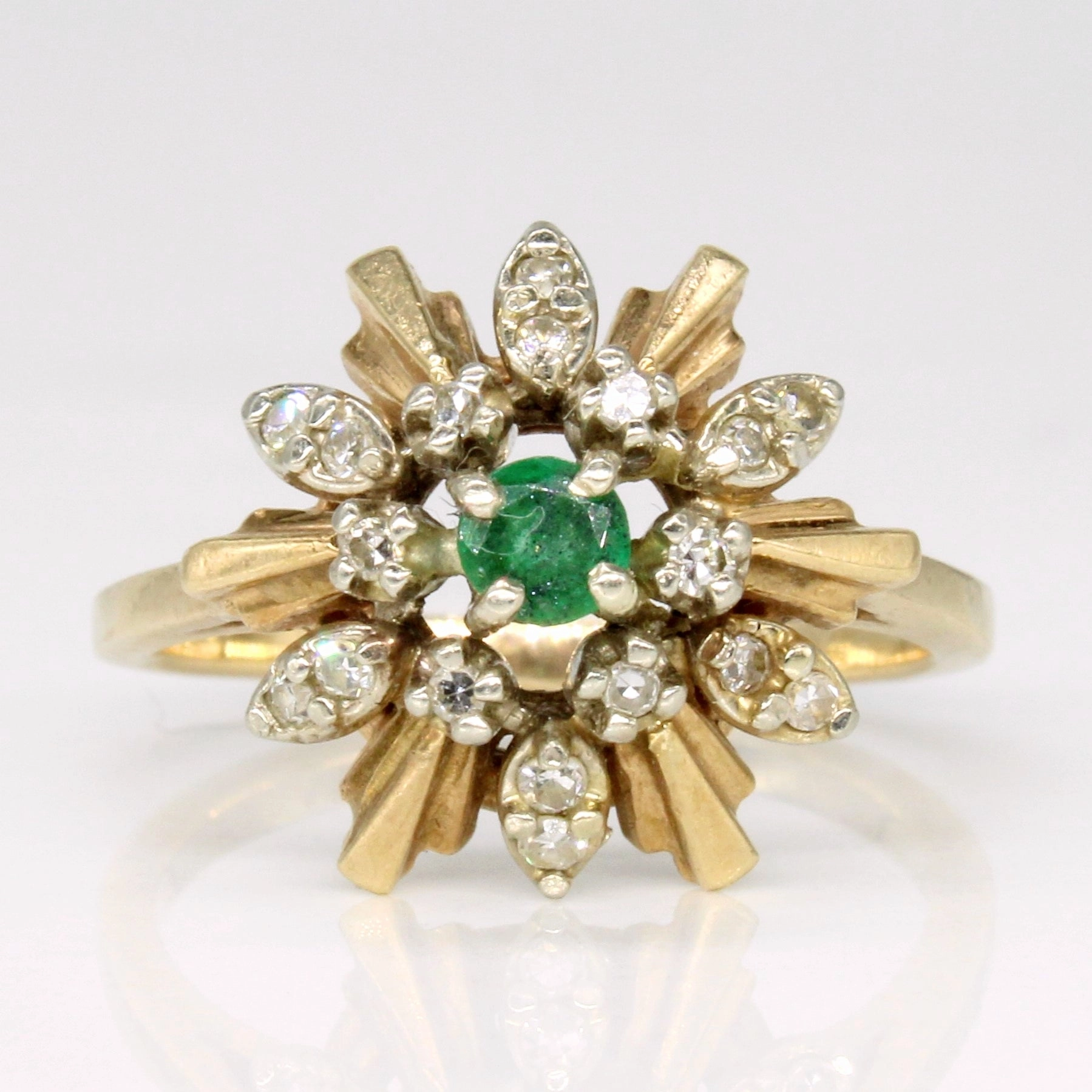 Understated Detail Fashionable Jewelry Emerald & Diamond Cocktail Ring | 0.15ct, 0.13ctw | SZ 6.5 |
