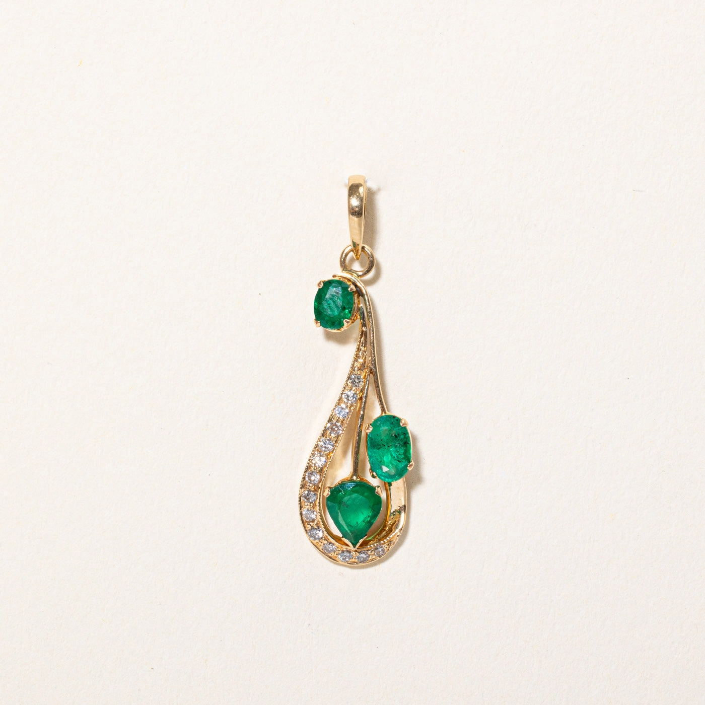Shining Detail Emerald & Diamond Crop Pendant | 0.95ctw, 0.14ctw |