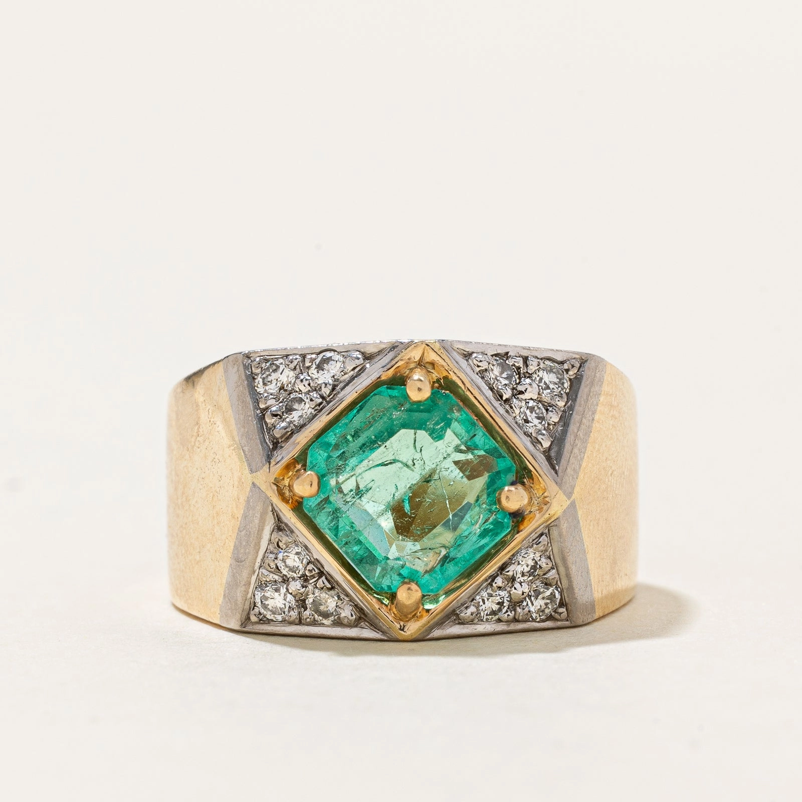 Emerald & Diamond Ring | 2.10ct, 0.28ctw | SZ 6.75 Fashionable Glow Sparkling Shine