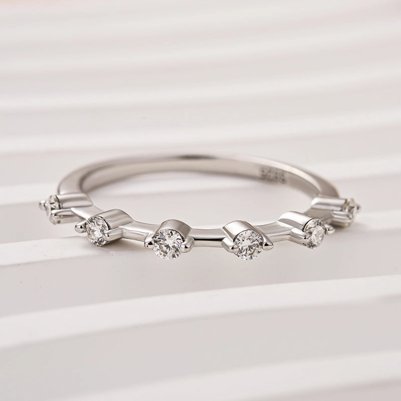 Shiny Layer Vintage Accent Louily Moissanite 0.2 Ct Round Cut Women's Wedding Band