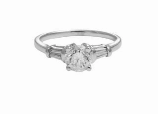 Exquisite Accessory Round and Tapered Baguette Diamond Ring (1.28cttw)