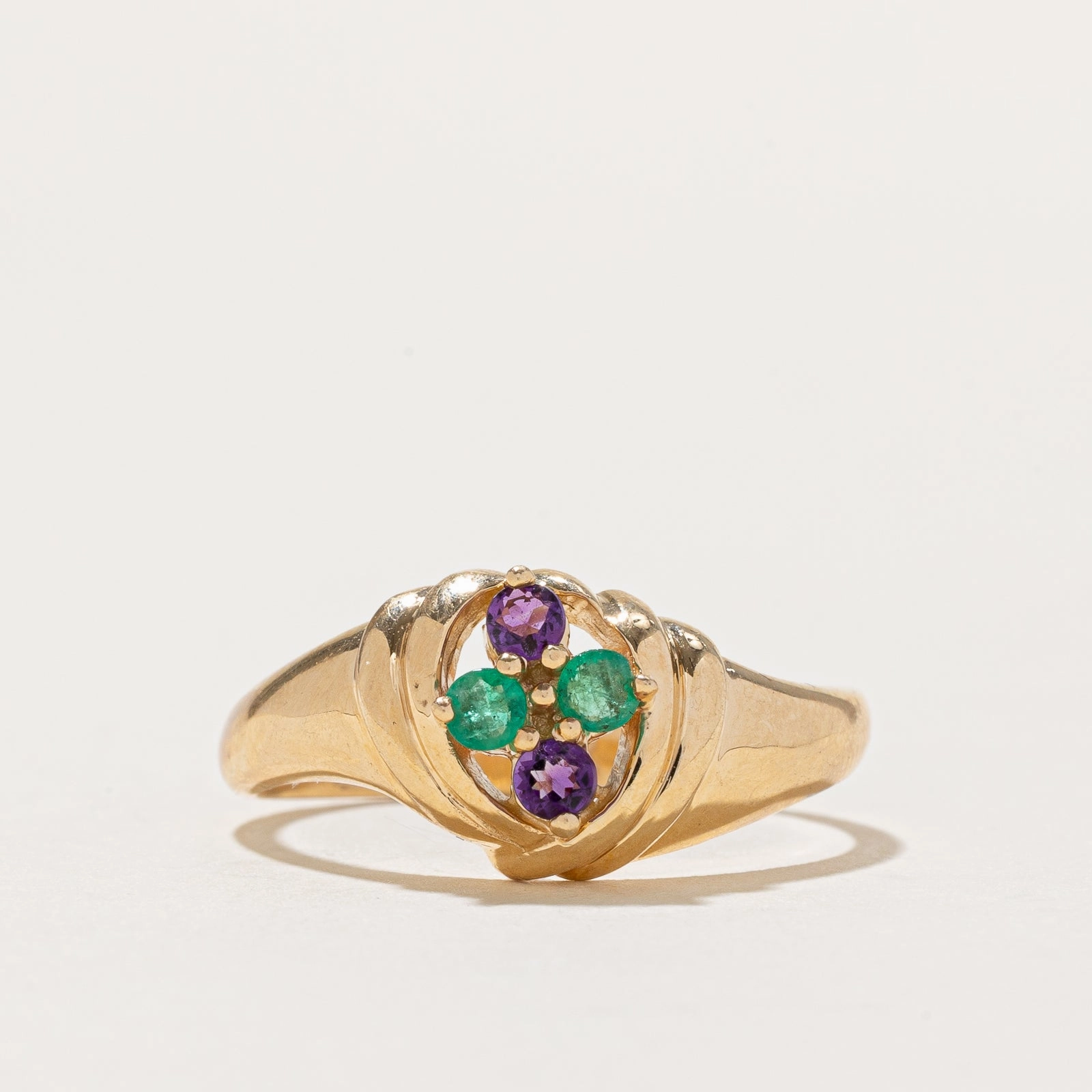 Impeccable Detail Emerald & Amethyst Grooved Ring | 0.26ctw | SZ 10.25