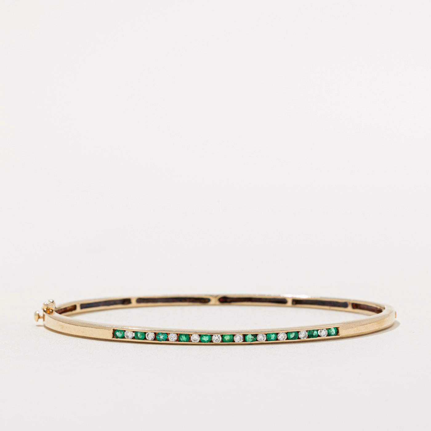 Highlight Feature Artisan Detail Emerald & Diamond Bracelet | 0.22ctw, 0.18ctw | 7" |