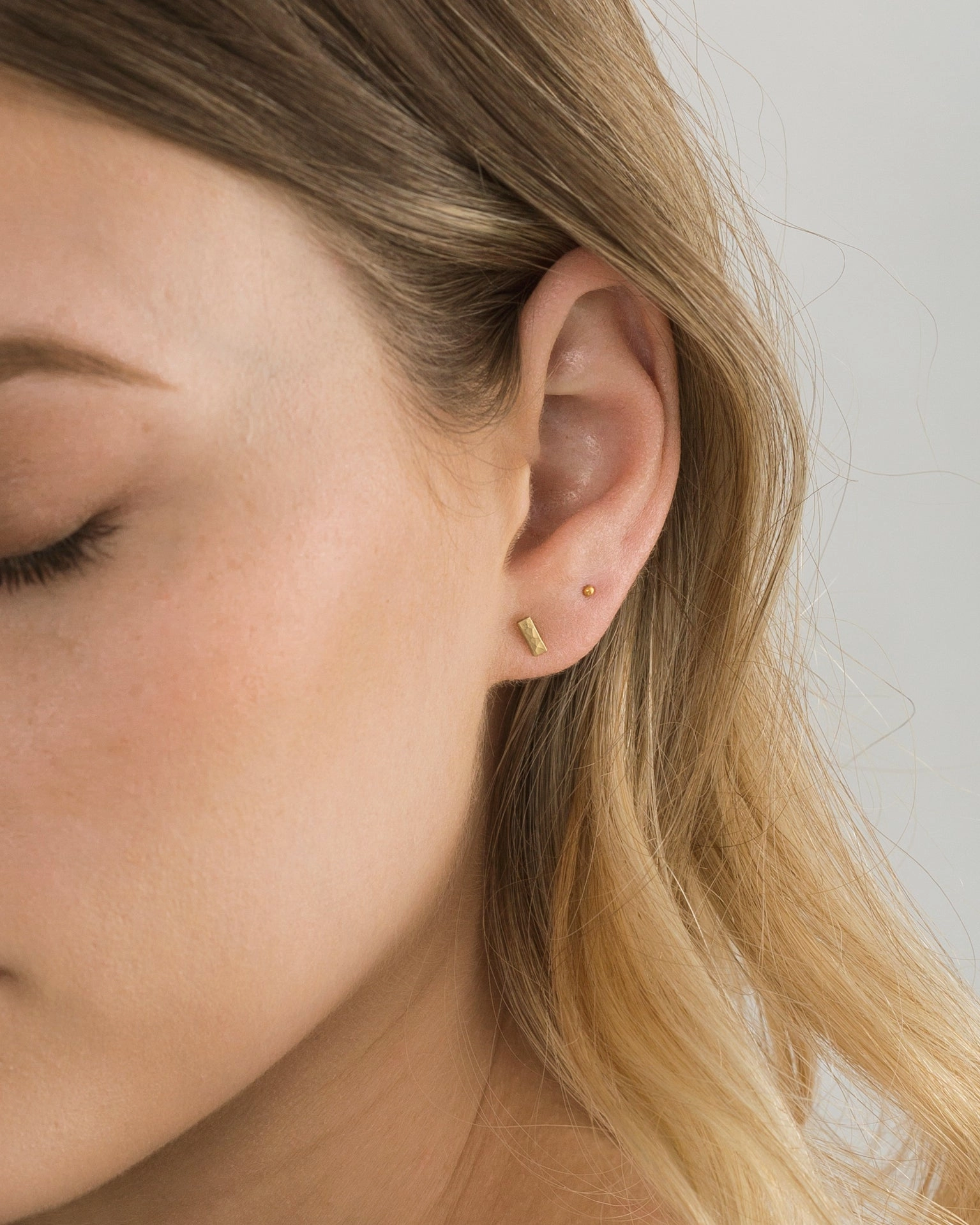 Simple Feature Shiny Decor Flat Bar Studs