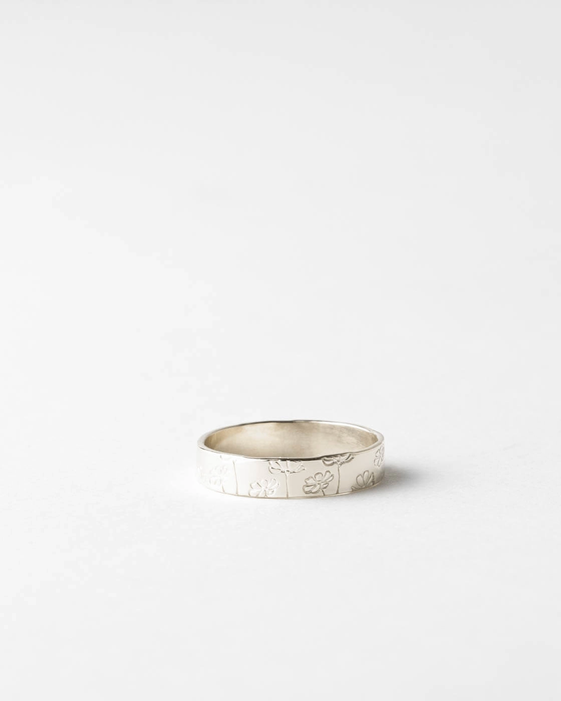 Unique Adornment All ages Flora Meuse Band