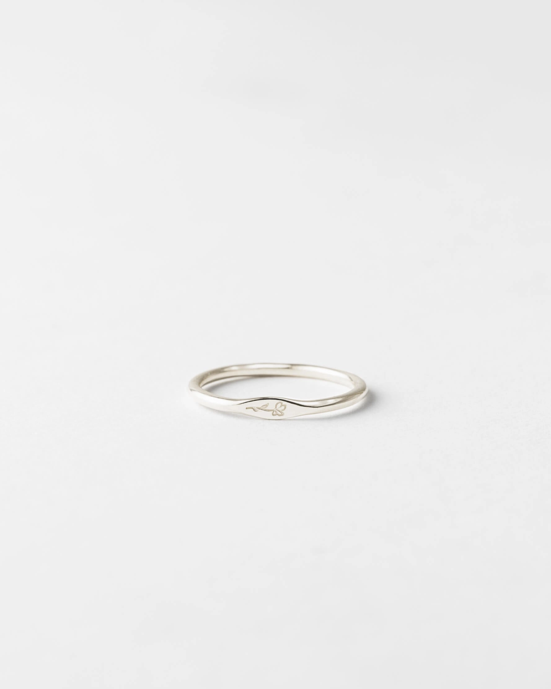 Amazing Piece Fashion Focus Floral Micro Signet