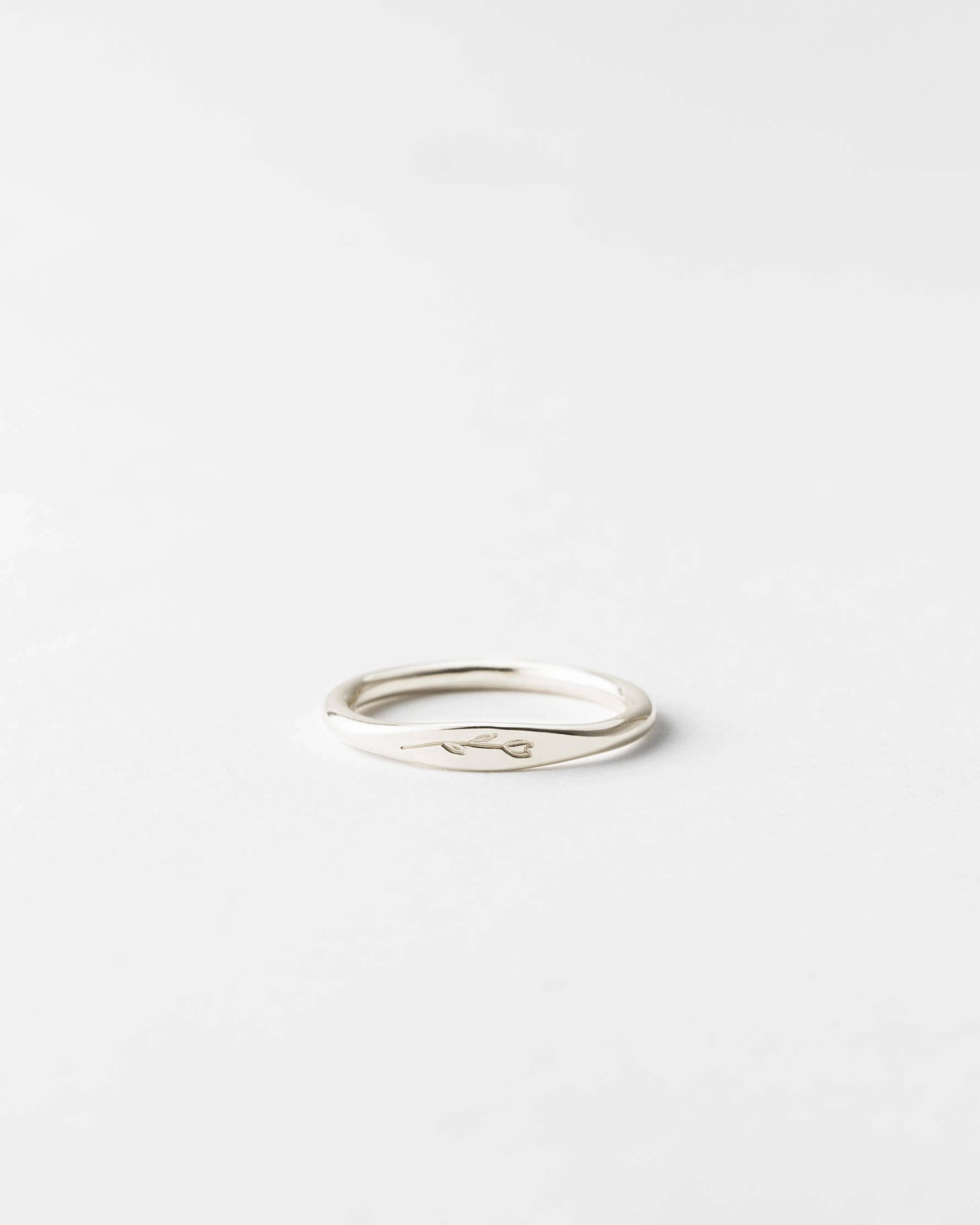 Floral Slim Signet Lustrous Shine