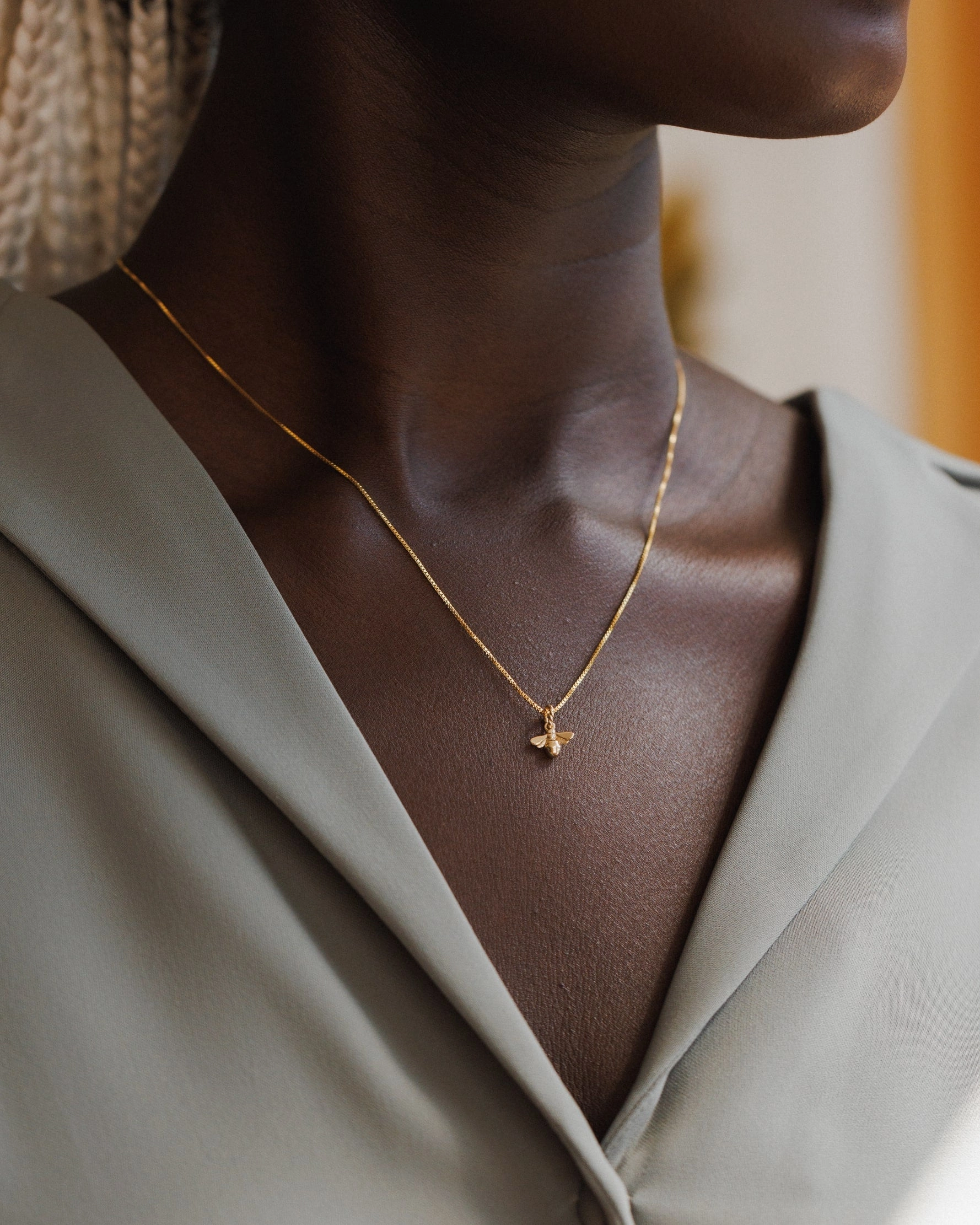 Refined Lines Garden Bee Charm