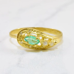 Emerald & Diamond Crossover Ring | 0.14ct, 0.05ctw | SZ 8 | Vibrant Craft Refined Lines