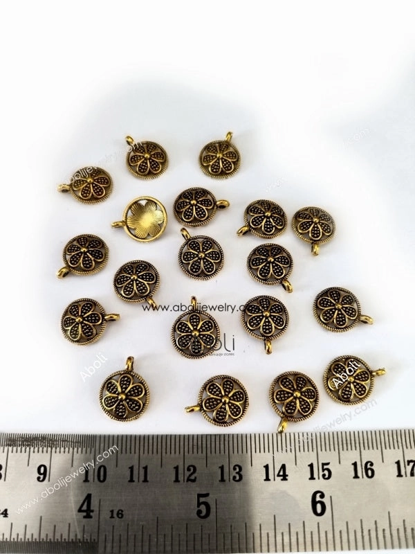 Statement Fit Golden round floral Charm CHMG128 10 gm