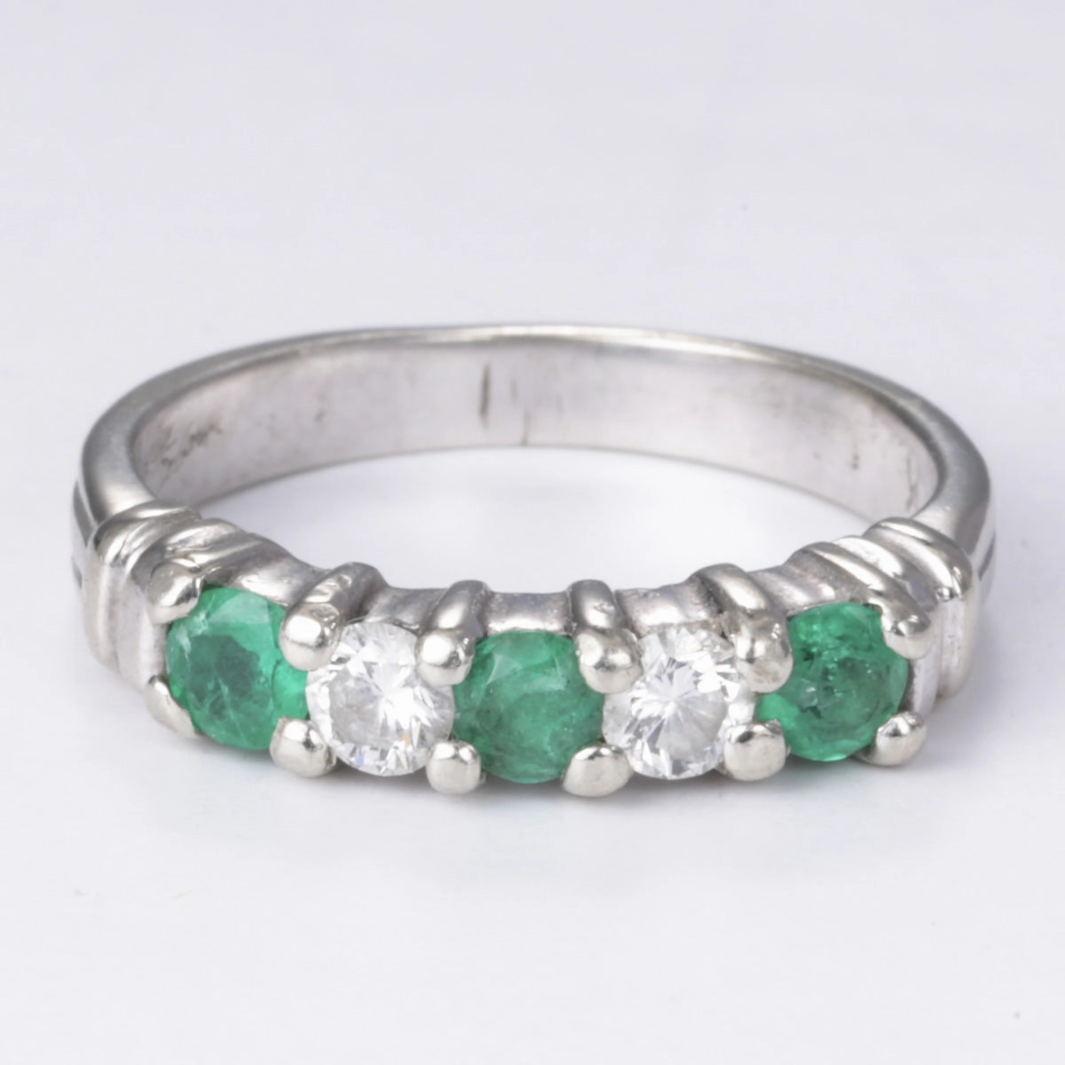 14k Emerald and Diamond Ring| 0.32ctw, 0.24ctw | SZ 5 everyday elegance Impeccable Accent
