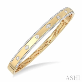Unrivaled Beauty 1 1/4 Ctw Mixed Shape Diamond Cut Halo Fashion Bangle in 14K Yellow Gold
