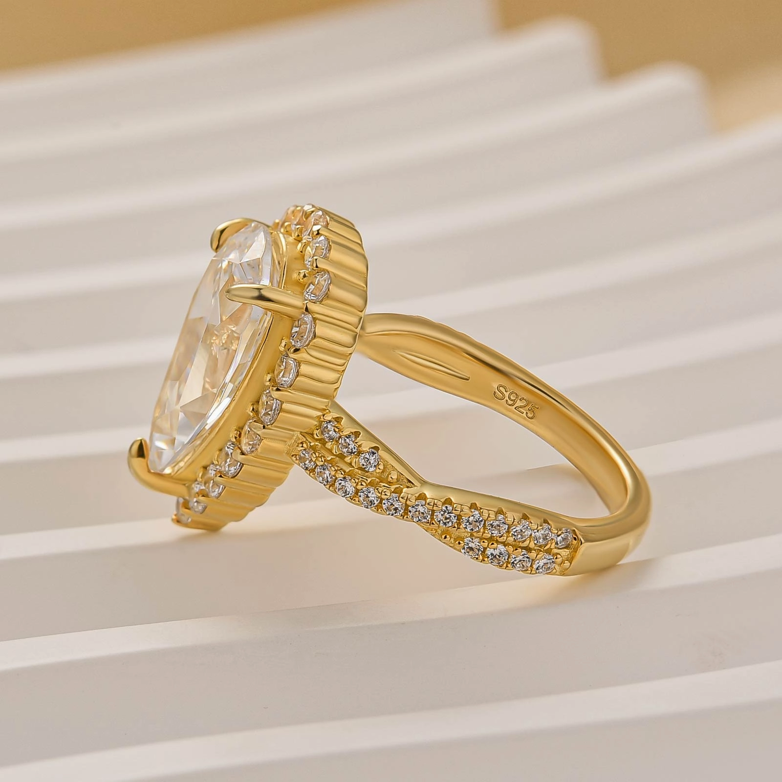 Statement Vibe unique touch 4.0Ct Pear Cut Twist Halo Engagement Ring In Sterling Silver