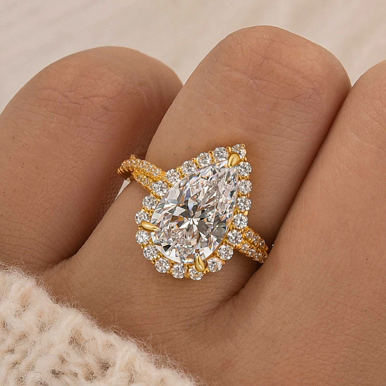 Special Day Minimalist Touch 4.0Ct Pear Cut Twist Halo Engagement Ring In Sterling Silver