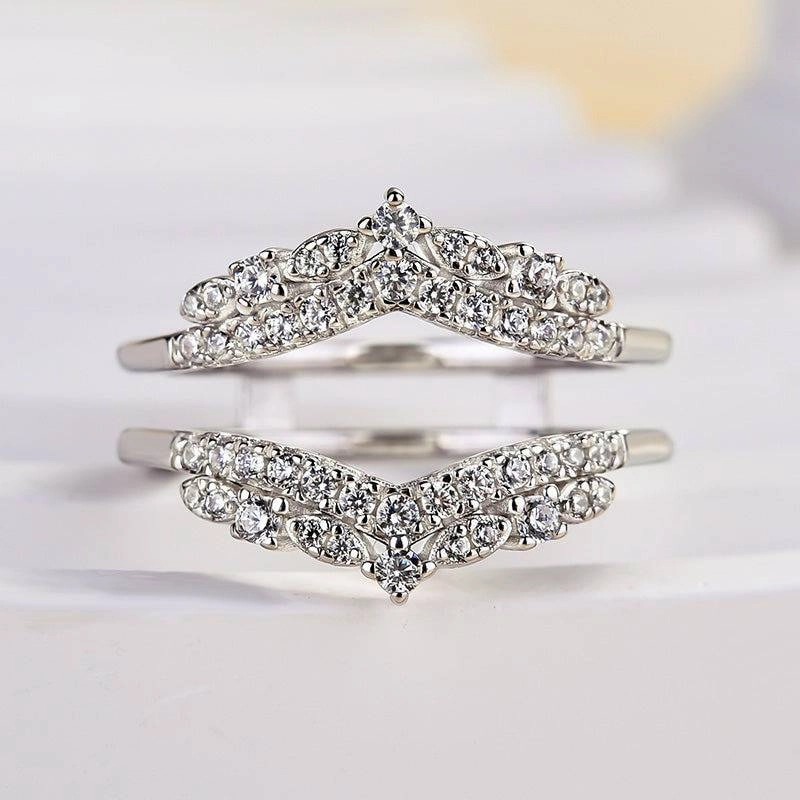 Graceful Motion Louily Exclusive Round Cut Jacket Wedding Band For Women In Sterling Silver