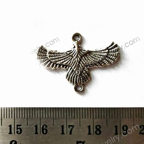 Silver soaring eagle charm bird charm flying charm CHMS38 Retro Inspired
