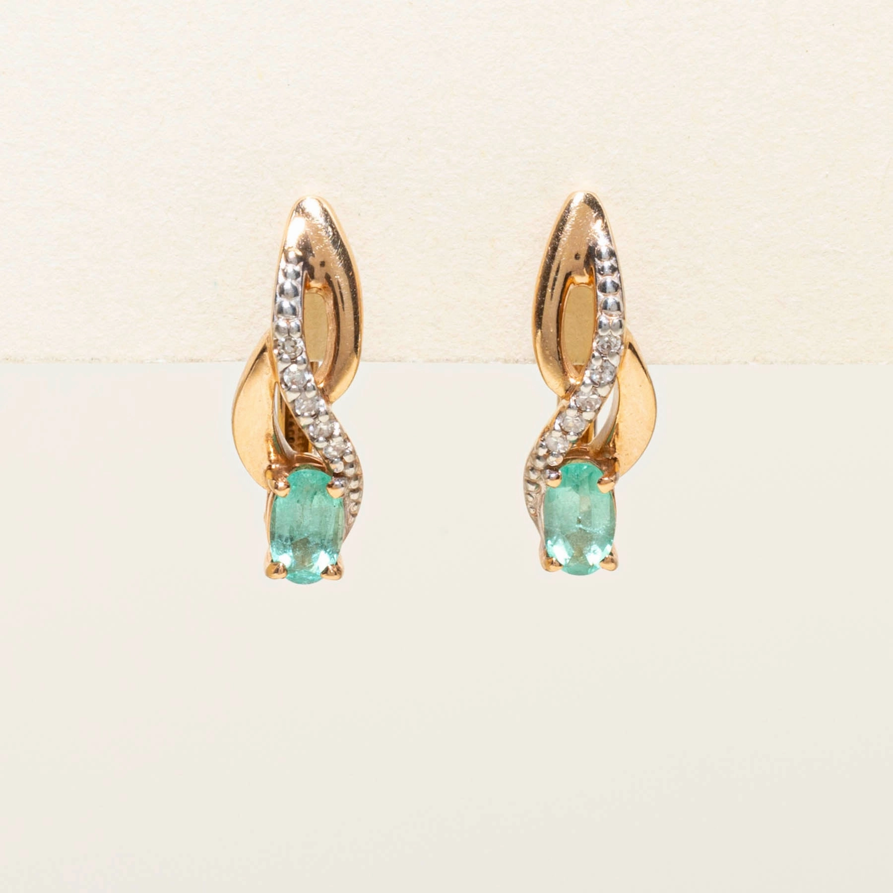 Emerald & Diamond Crossover Earrings | 0.30ctw | 0.05ctw | Fresh Light Shiny Design