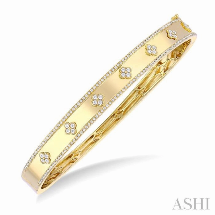Forward Thinking 3/4 Ctw Round Cut Diamond Clover Fashion Bangle in 14K Yellow Gold