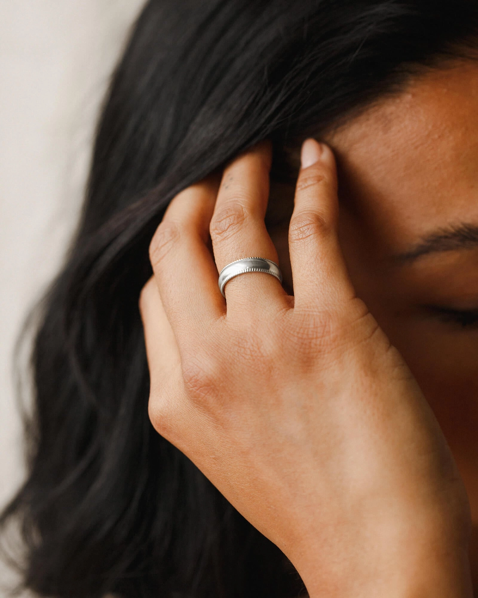 Refined Contour Urban Mood Milly Band