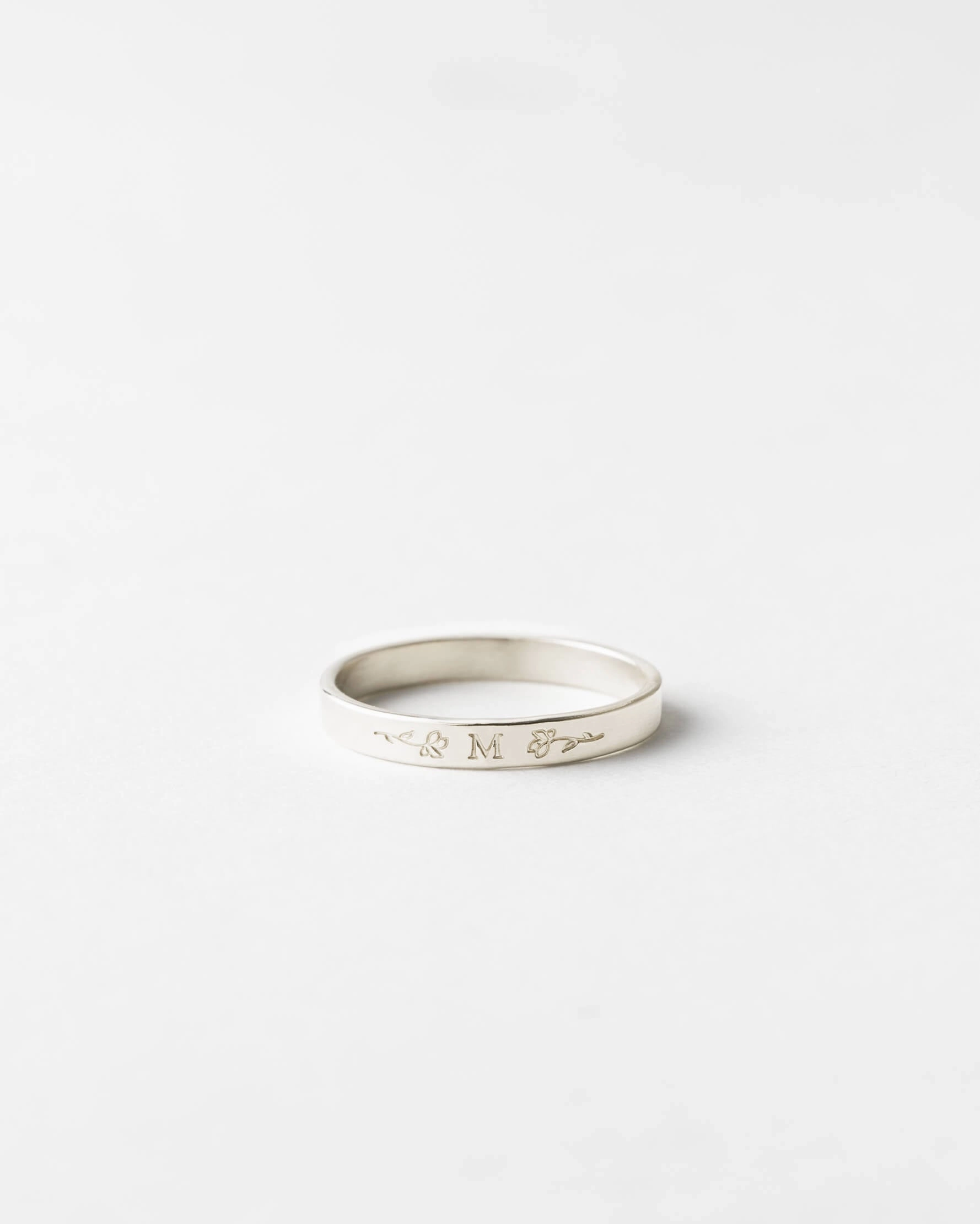 Style Evolution Personalized Floral Frame Band