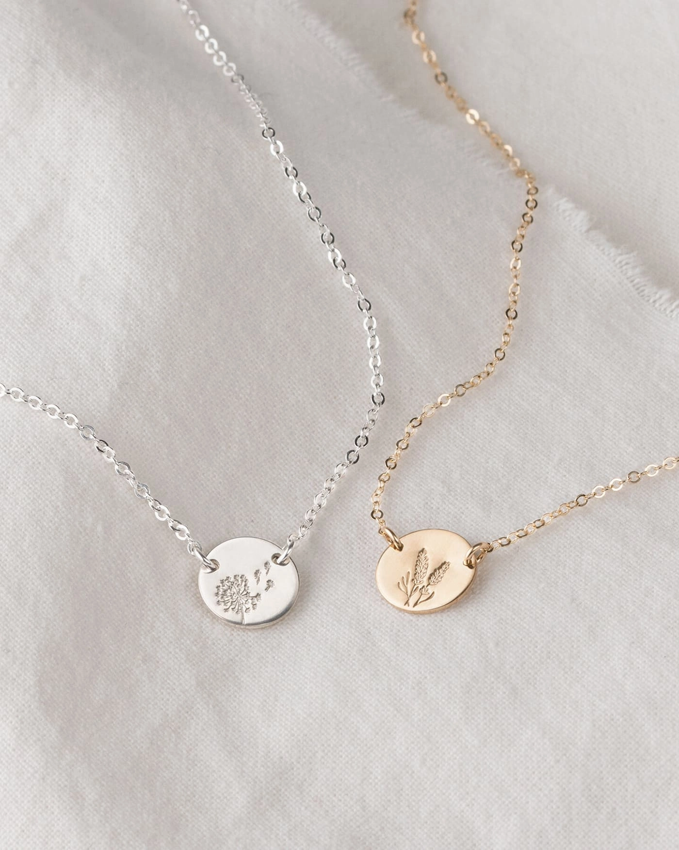 Small Flora Link Necklace Anniversary Moment