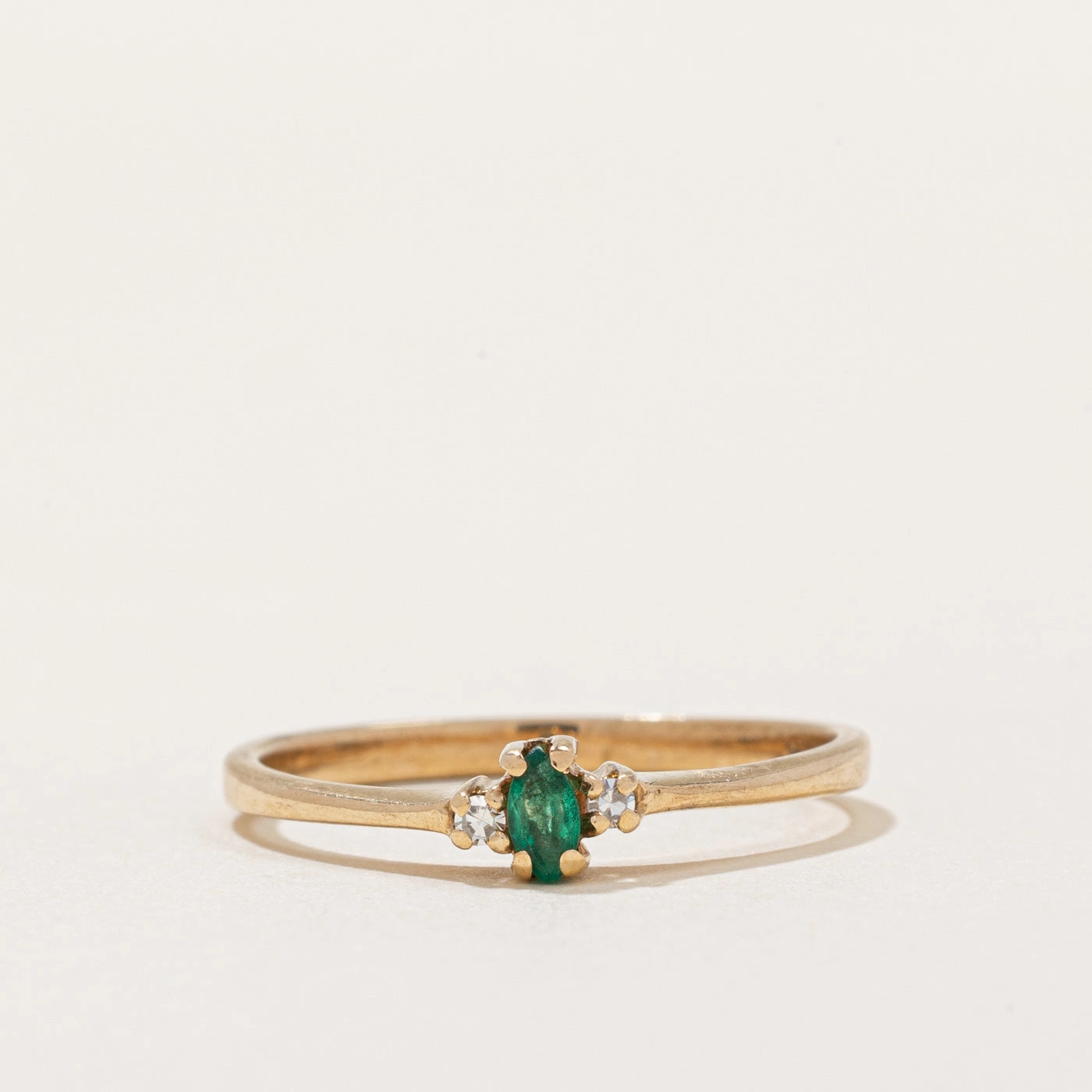 Polished Line Creative Edge Emerald & Diamond Ring | 0.04ct, 0.01ctw | SZ 7.25 |