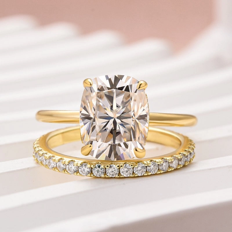 Opulent Glow Lustrous Highlight Moissanite 4.0 Ct Solitaire Cushion Cut Yellow Gold Wedding Ring Set