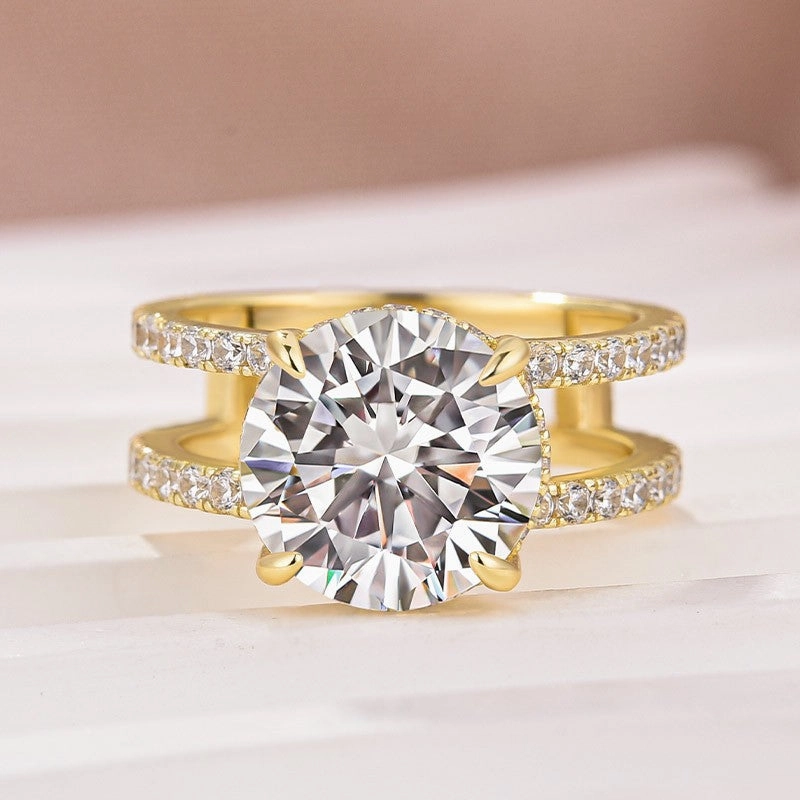 Sophisticated Sparkle Moissanite Split Shank Design 4.0Ct Round Cut Yellow Gold Engagement Ring