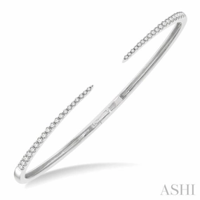 New Benchmark built to last 1/2 Ctw Round Cut Diamond Claw Cuff Bangle in 14K White Gold