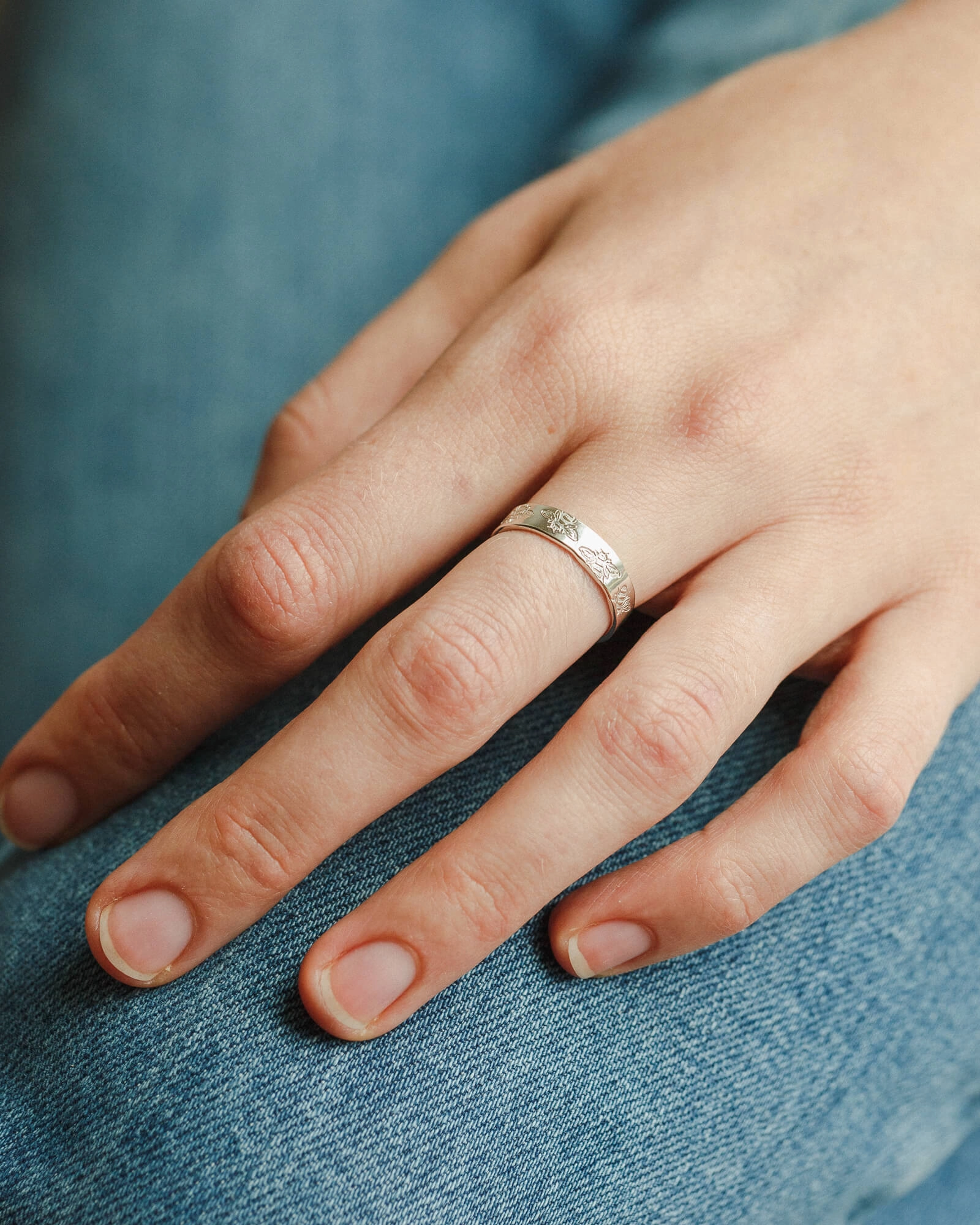 Wonderful Item Honey Bee Meuse Band