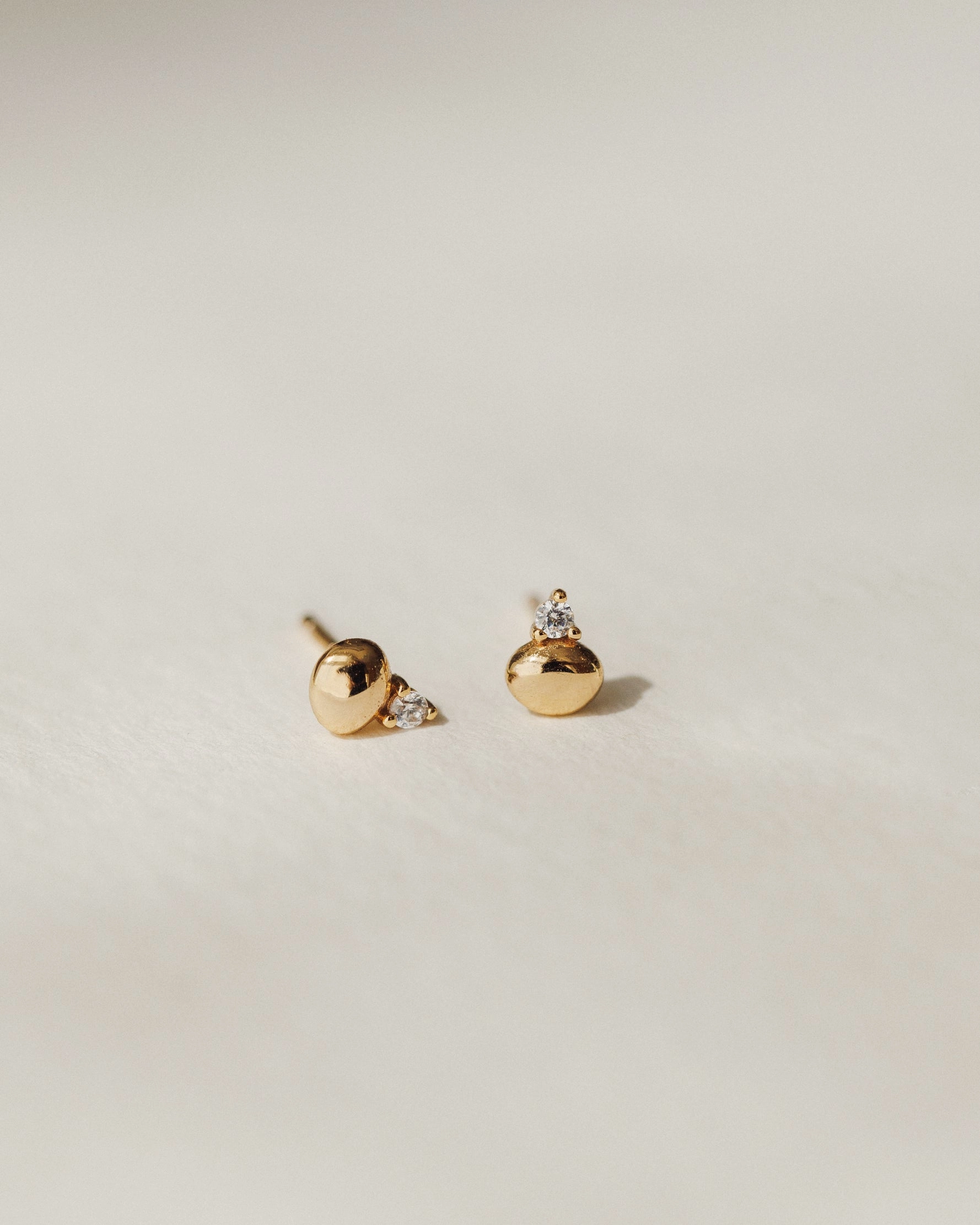 Futuristic Ornament Gleaming Pebble Studs